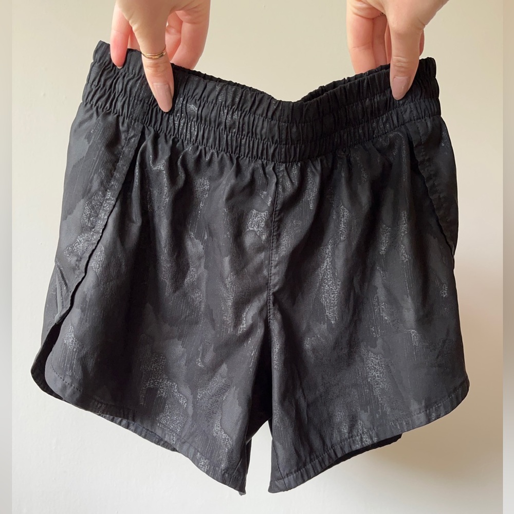 Athleta athletic jogging Camo shimmery shorts